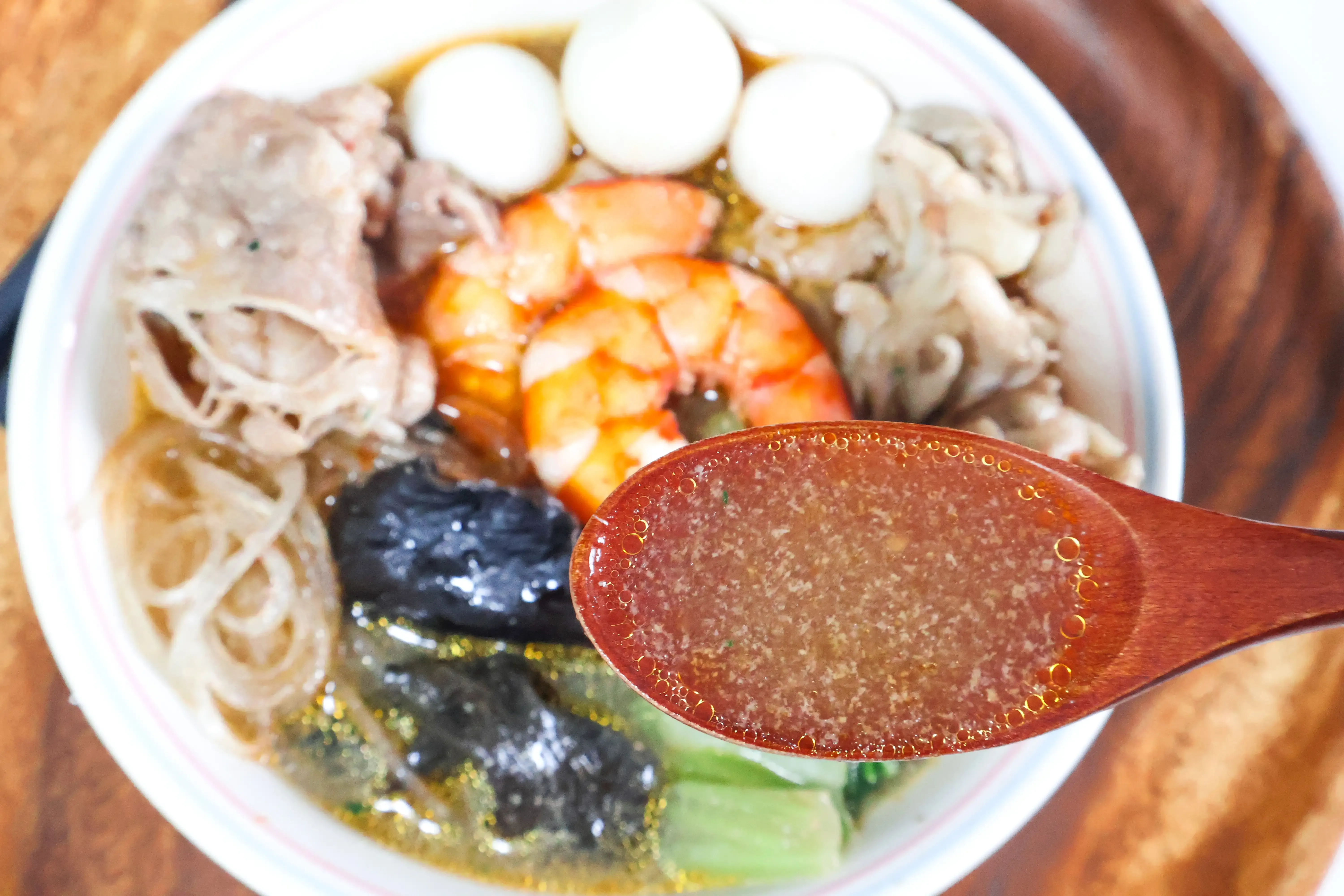 スープは本格的な味わい