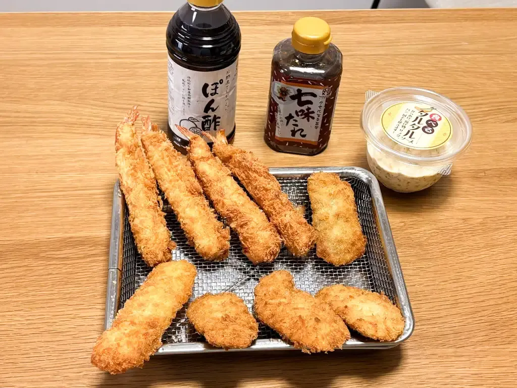 揚げ終わった海老・イカ・あじ