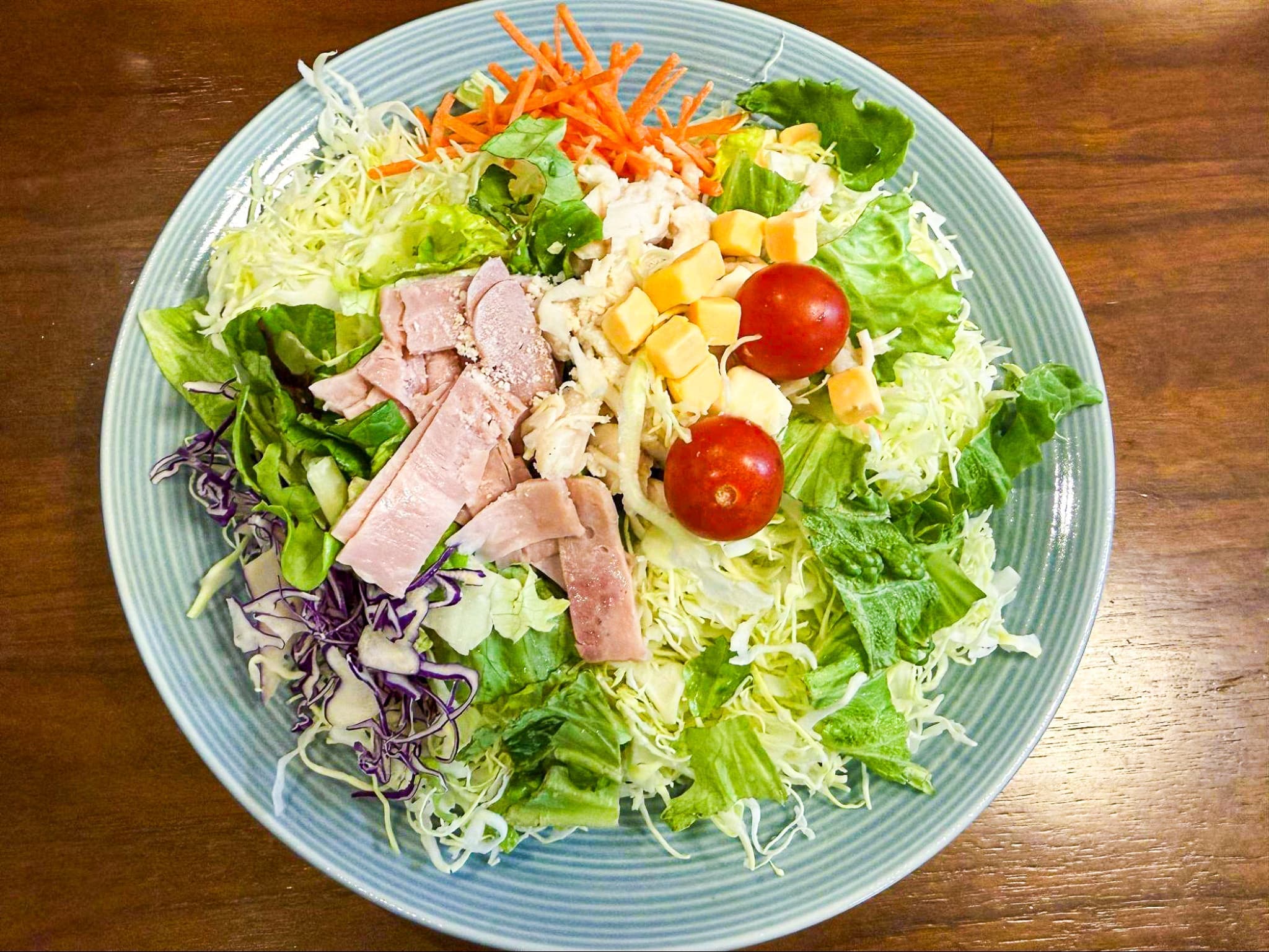 サラダ 盛り付け完成