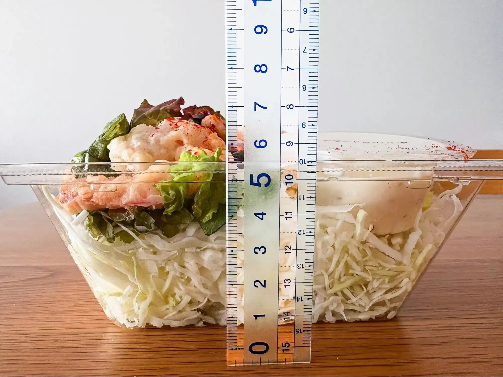 サラダの高さは7センチ
