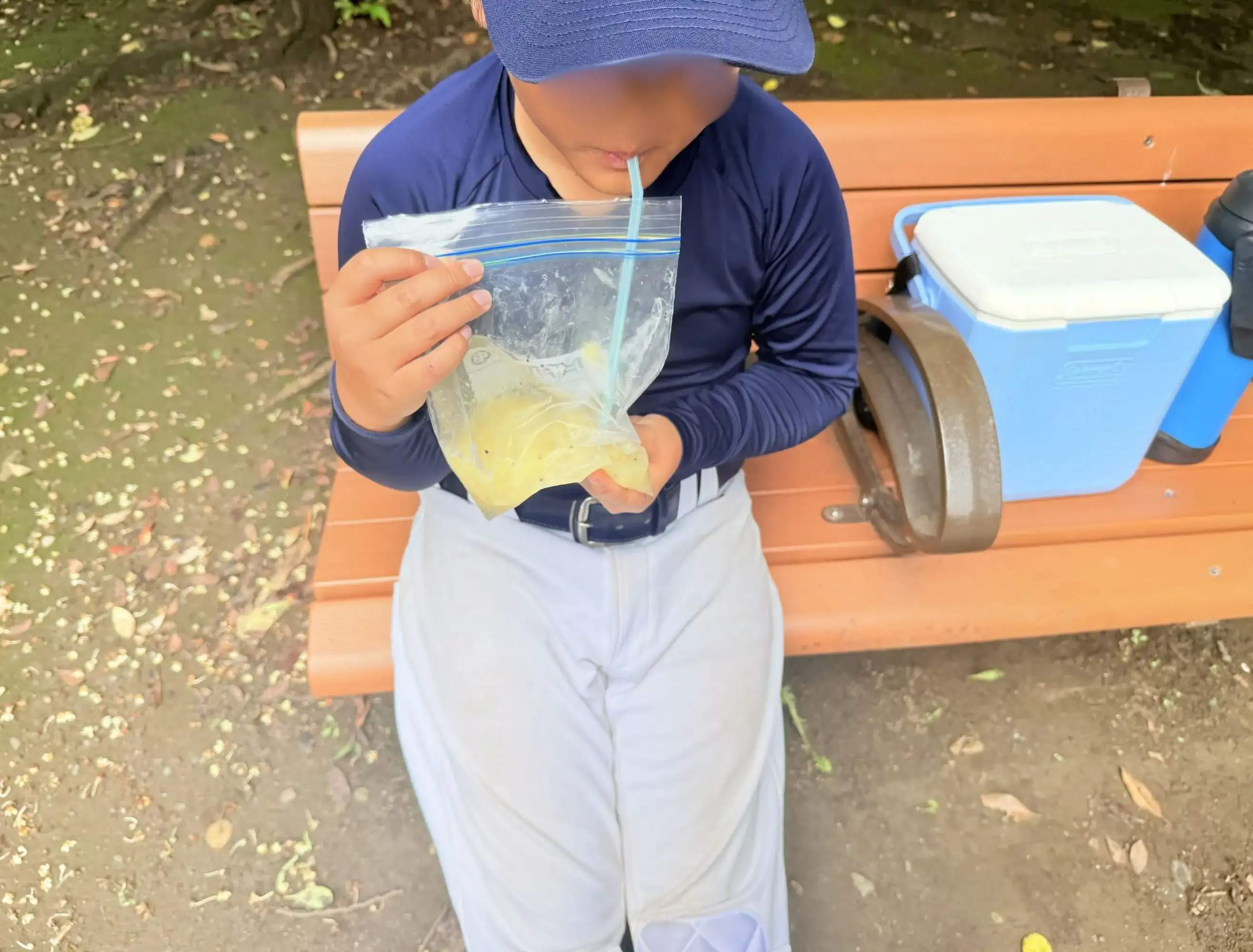 炎天下のグラウンドで飲む