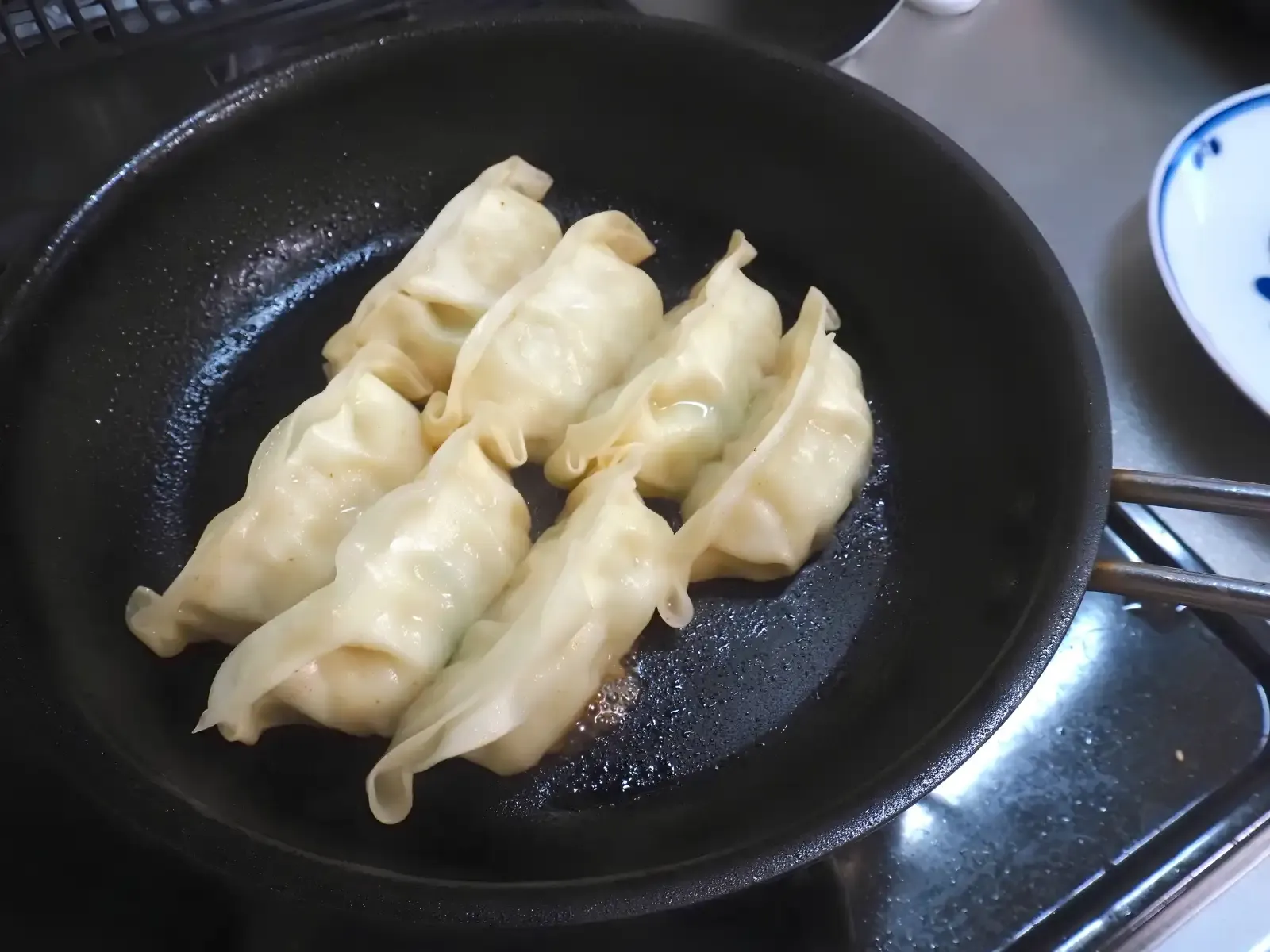 「野菜餃子」を焼く