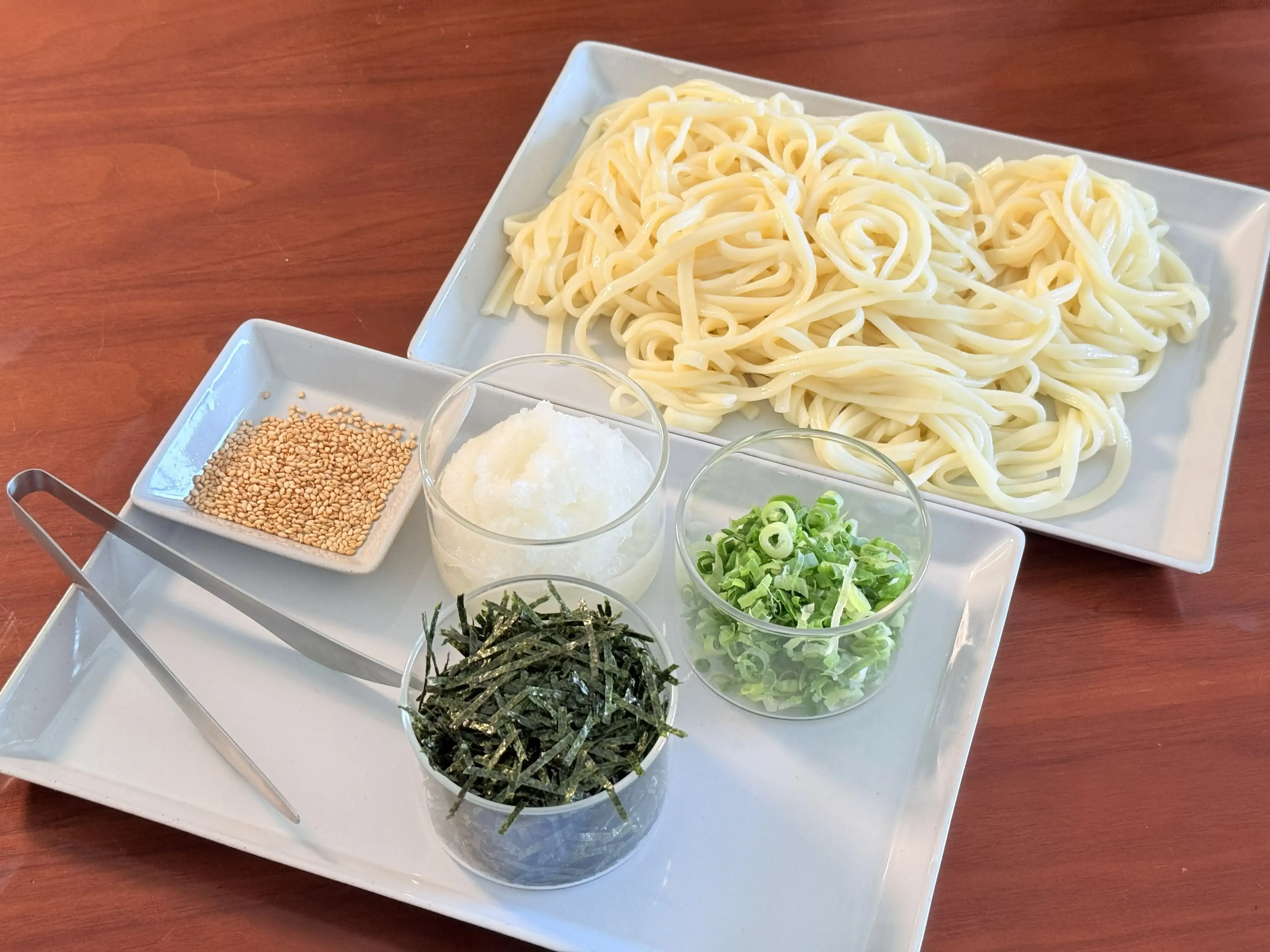 コシのある讃岐うどんにトッピングを